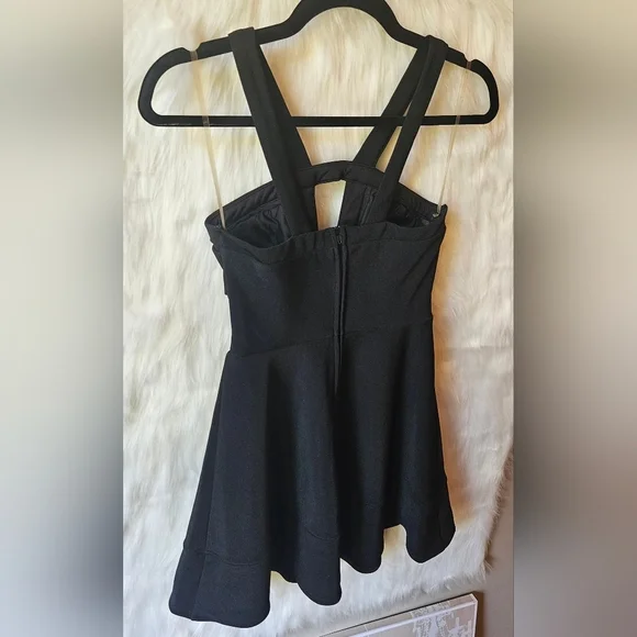 Emerald Sundae Black Halter Backless Cocktail Dress - Picture 5 of 7